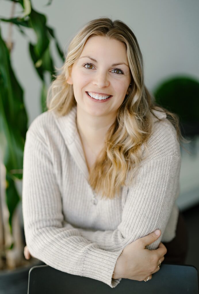 Roxanne Courcy, T.E.S.